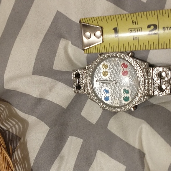 Beautiful Quartz Silver Crystal Watch! - Picture 12 of 13